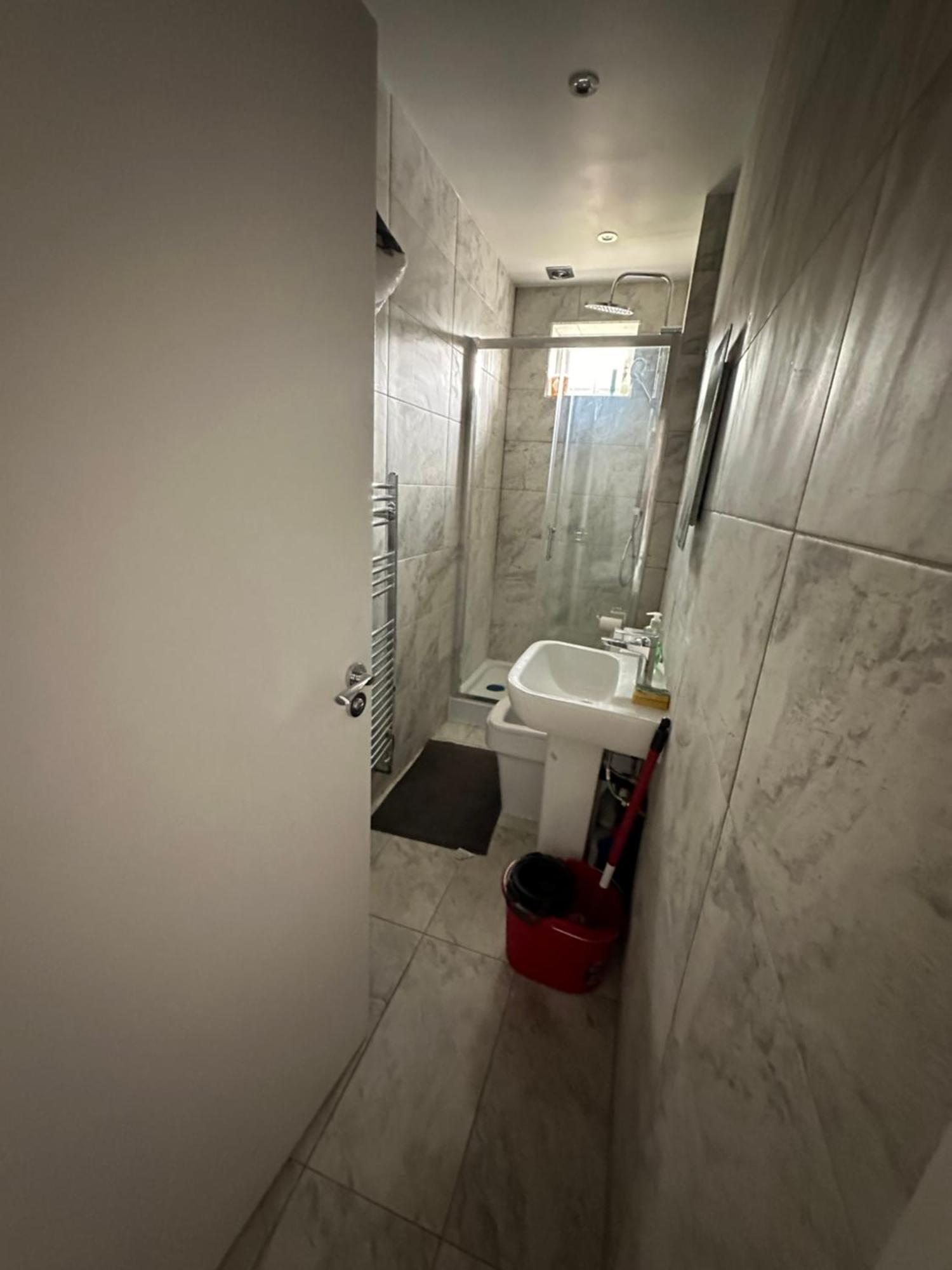 Luxury Ensuite Studio In Crayford Dartford Bexley London With Full Kitchen And Side Garden Alleyway Entrance Erith Εξωτερικό φωτογραφία