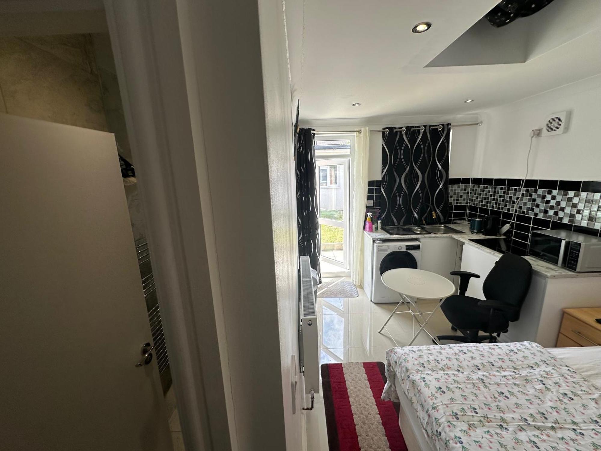 Luxury Ensuite Studio In Crayford Dartford Bexley London With Full Kitchen And Side Garden Alleyway Entrance Erith Εξωτερικό φωτογραφία