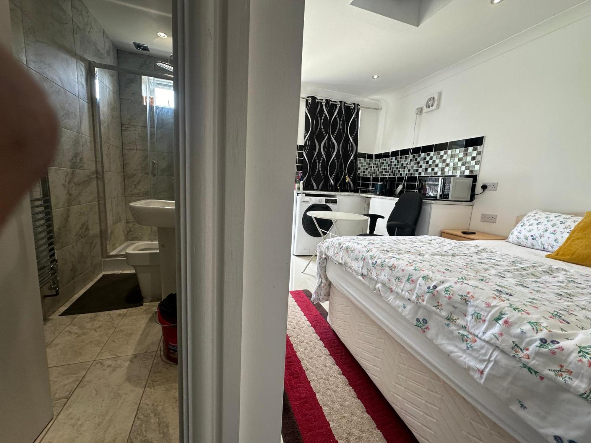 Luxury Ensuite Studio In Crayford Dartford Bexley London With Full Kitchen And Side Garden Alleyway Entrance Erith Εξωτερικό φωτογραφία
