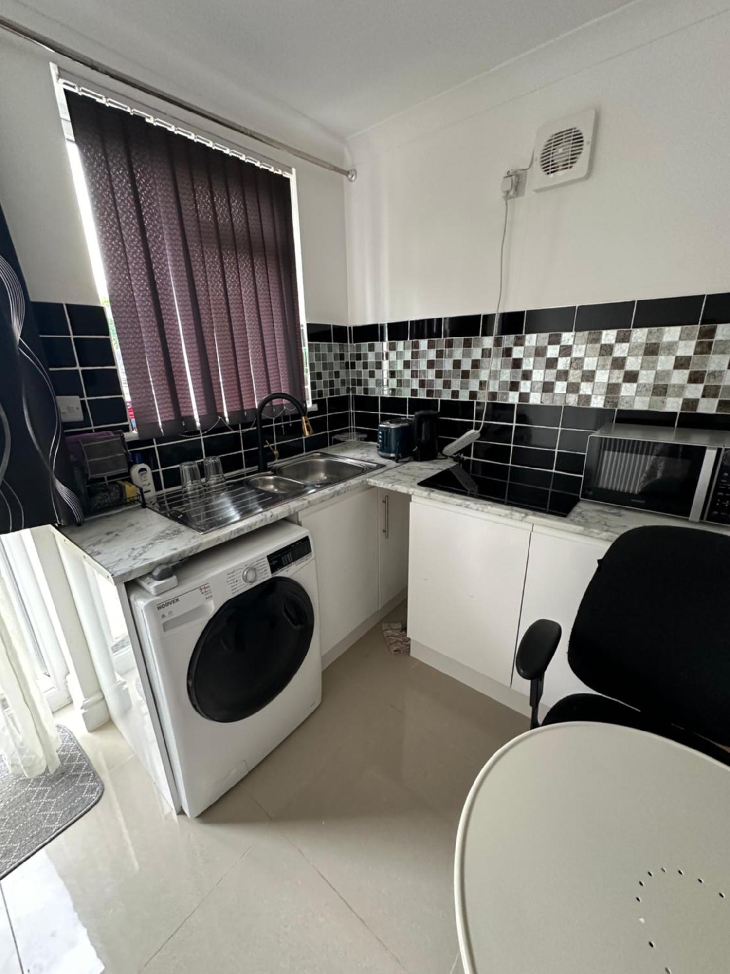 Luxury Ensuite Studio In Crayford Dartford Bexley London With Full Kitchen And Side Garden Alleyway Entrance Erith Εξωτερικό φωτογραφία