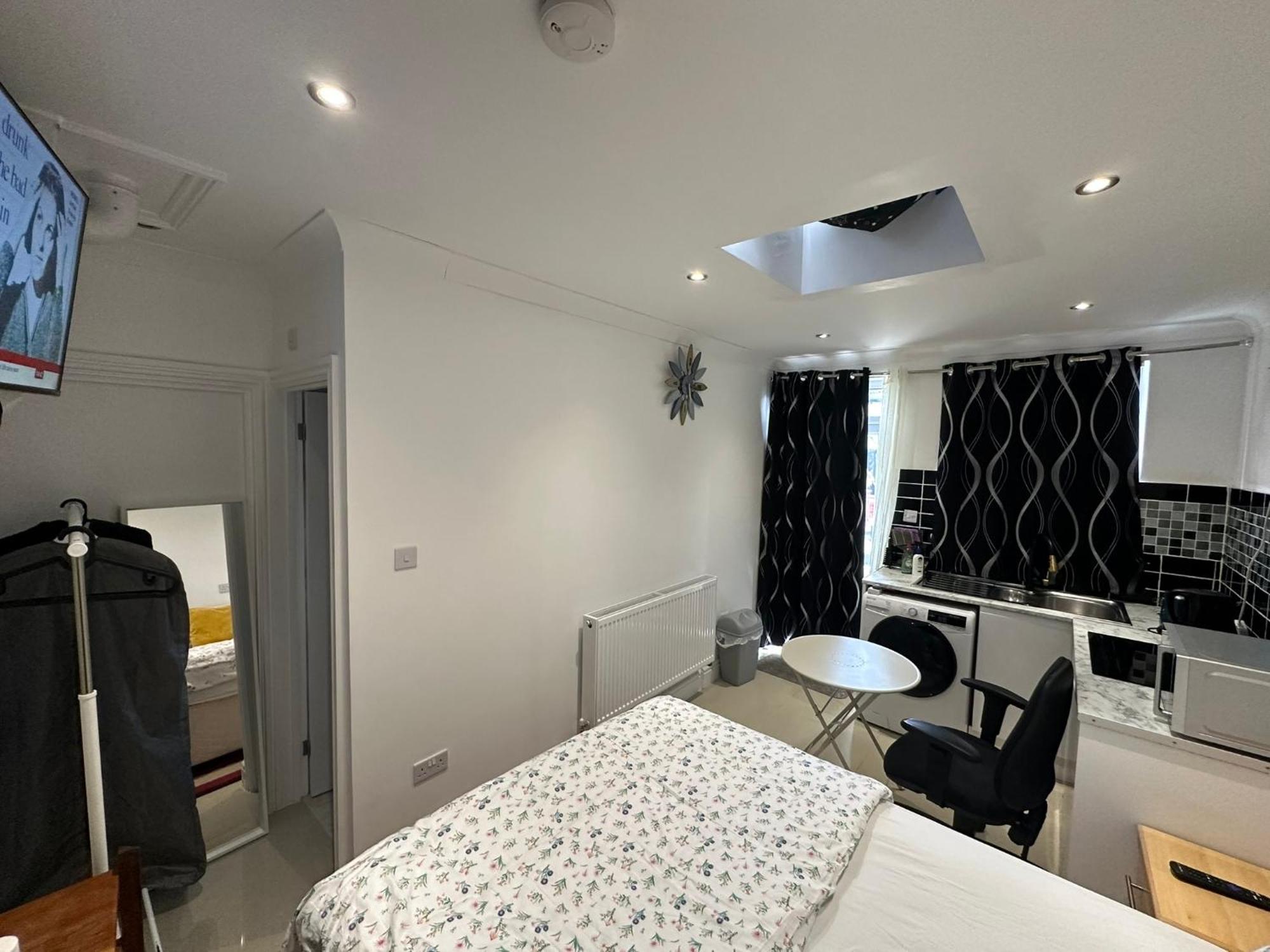 Luxury Ensuite Studio In Crayford Dartford Bexley London With Full Kitchen And Side Garden Alleyway Entrance Erith Εξωτερικό φωτογραφία