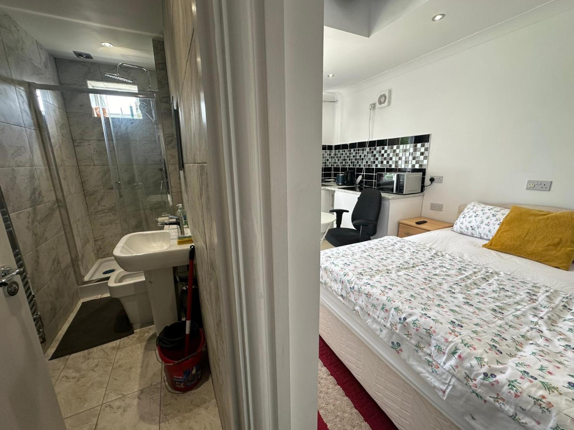 Luxury Ensuite Studio In Crayford Dartford Bexley London With Full Kitchen And Side Garden Alleyway Entrance Erith Εξωτερικό φωτογραφία