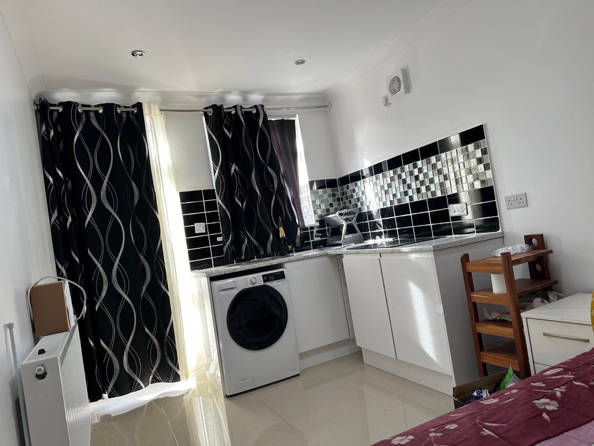 Luxury Ensuite Studio In Crayford Dartford Bexley London With Full Kitchen And Side Garden Alleyway Entrance Erith Εξωτερικό φωτογραφία